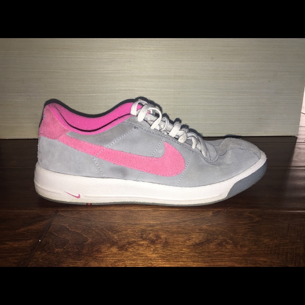 Nike tennis shoes